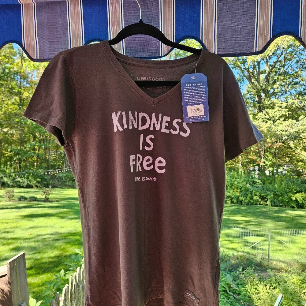 LIFE IS GOOD KINDNESS IS FREE TEE SHIRT NWT SIZE M